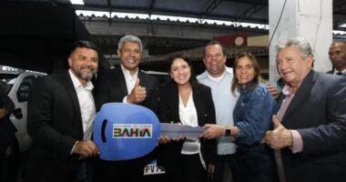 Artigo: Ex-deputada de oposição quebra o silêncio após foto com Jerônimo Rodrigues em evento