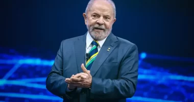 Artigo: Lula toma decisão sobre ida à posse de Milei, diz coluna