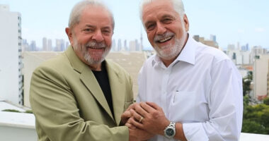 Artigo: Fora da Esplanada, Jaques Wagner se consolida como braço direito de Lula