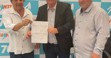 Artigo: Governistas ficam revoltados após Carletto filiar prefeito baiano