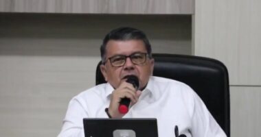 Artigo: Deputado cobra expulsão de vereador após fala sobre crianças autistas