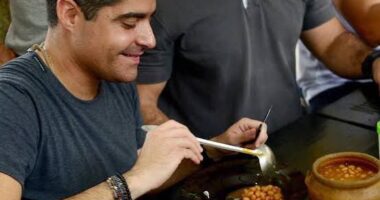Artigo: Em 2020, ACM Neto vetou tornar baiana de acarajé em patrimônio imaterial