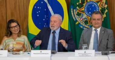 Artigo: Rui Costa tem o apoio de Lula em conflito com Janja, diz colunista