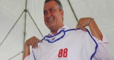 Artigo: Ex-governador, Rui Costa comemora permanência do Bahia na primeira divisão