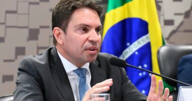 Artigo: Alexandre de Moraes determina prisão após Ramagem deixar o Brasil sem autorização