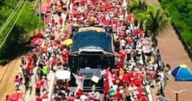 Artigo: Babado Novo brilha no Arrastão da Lavagem de Arembepe e celebra a força da mulher