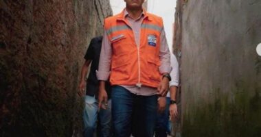 Artigo: Bruno Reis é criticado por foto durante visita a bairro alagado