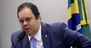 Artigo: Atrás em pesquisa, Elmar muda abordagem com colegas em Brasília