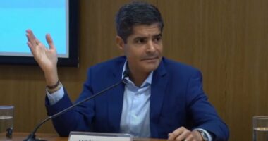 Artigo: ACM Neto volta minimizar aproximação de Zé Ronaldo e Jerônimo
