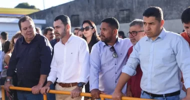 Artigo: O Globo: Elmar articula envio de verbas para cidade comandada pelo irmão