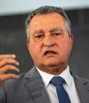 Artigo: Mirando eleição, Rui já faz oferta para definir sua suplência no Senado, diz site