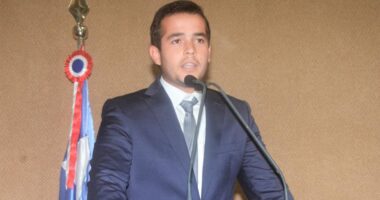 Artigo: Deputado dispara contra prefeito que interrompeu show em cidade baiana