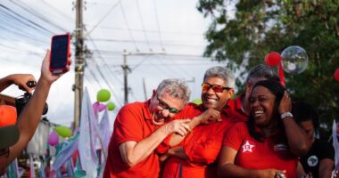 Artigo: Em grande caminhada, Caetano e Jerônimo arrastam mais de 20 mil pessoas em Camaçari