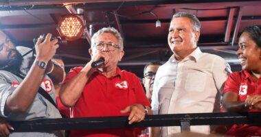 Artigo: Com Jerônimo e Rui, Caetano faz comício histórico e pede empenho da militância até domingo