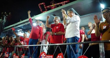 Artigo: Ao lado de Rui e Jerônimo, Caetano faz comício histórico na Gleba C: “Vencemos no primeiro turno e venceremos no segundo”