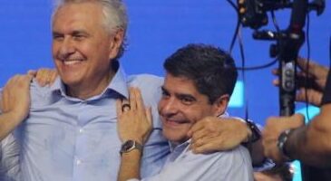 Artigo: ACM Neto afasta torcida por Tarcísio e volta a dar apoio a Caiado para 2026