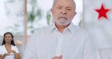 Artigo: Lula tem hemorragia cerebral e faz cirurgia às pressas em São Paulo; presidente está na UTI