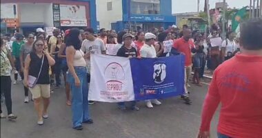 Artigo: Servidores públicos protestam contra atraso salarial em Lauro de Freitas