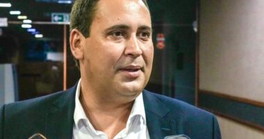 Artigo: “Jerônimo trabalha e ACM Neto, desocupado, torce contra a Bahia”, rebate Éden