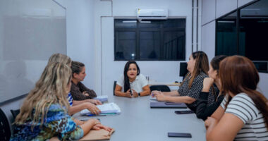 Artigo: Débora Regis discute ações prioritárias para a saúde em Lauro de Freitas