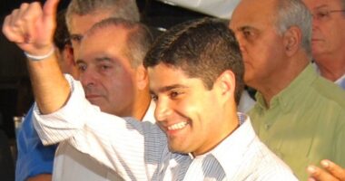 Artigo: ACM Neto e PSDB travam guerra pela Secretaria de Educação de Salvador, diz site