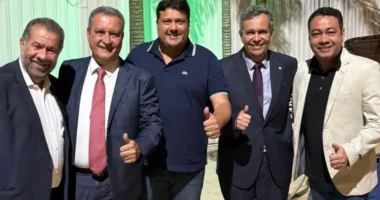 Artigo: Traído por ACM Neto, Félix Mendonça tem reunião com Rui para tratar de futuro