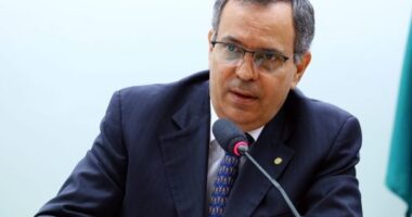 Artigo: Após detonar Neto, Félix Mendonça Jr. pisa no freio ao falar sobre Bruno Reis