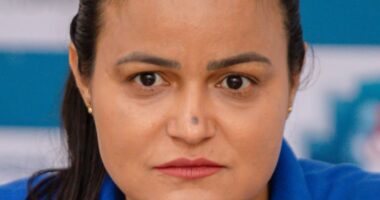 Artigo: Débora Regis renova contrato de R$ 65 milhões com consórcio do lixo durante o Carnaval