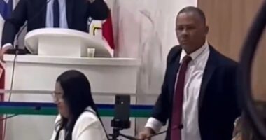 Artigo: Escândalo em Itaberaba: Vereador Paraná perde o controle, agride verbalmente colega e é vaiado