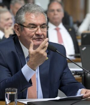 Artigo: Angelo Coronel confirma que irá votar no “amigo Flávio” para presidente