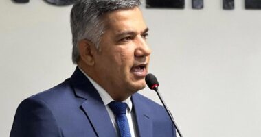 Artigo: Prefeito de Riachão do Jacuípe é denunciado ao TCM por atrasos recorrentes na prestação de contas