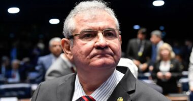 Artigo: Angelo Coronel bate o pé e diz que não deseja ser vice em chapa do governo em 26