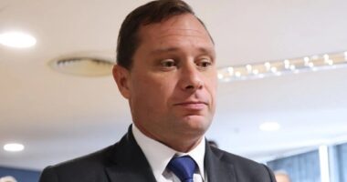 Artigo: G1: PGR pede buscas contra Mauro Cid após familiares deixarem o Brasil