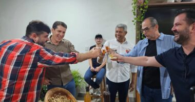 Artigo: Encaminhando aliança, Jerônimo é recebido e faz brinde ao lado de Zé Cocá, em Jequié