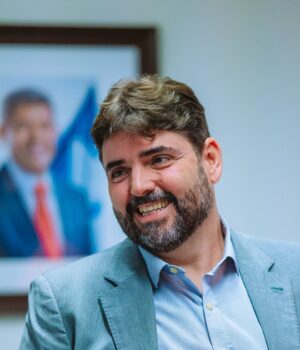 Artigo: Bomfim 2026: Loyola diz que Flávio Bolsonaro representa “projeto de atraso” do Brasil