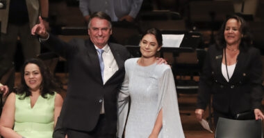 Artigo: Após Eduardo, Michelle também diz que pode disputar eleição em 2026