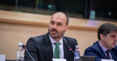 Artigo: Folha: partidos resistem a filiação de Eduardo Bolsonaro para disputa pela presidência