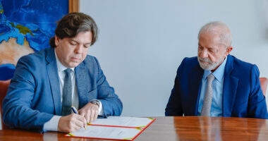 Artigo: Em almoço, ministro do União Brasil diz que não vai deixar o governo e faz promessa a Lula