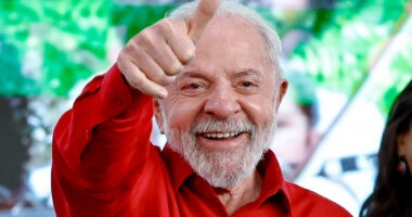 Artigo: Lula comemora movimentação popular contra PEC da Blindagem e Anistia
