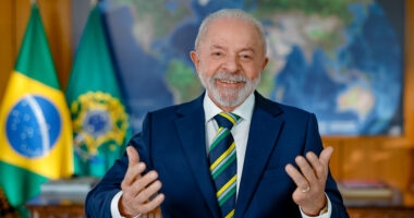 Artigo: CNN: ministros resistem e querem ficar com Lula mesmo após ultimato de Federação