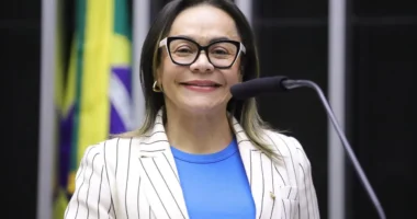 Artigo: Ivoneide Caetano passa por cirurgia para tratar aneurisma cerebral e segue em recuperação