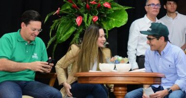 Artigo: Isabela Suarez nega que foto ao lado de Neto e Roma indique chapa para 2026