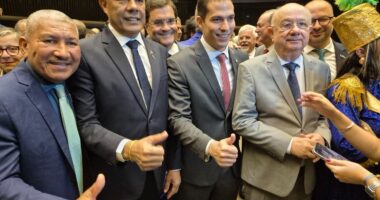 Artigo: ACM Neto falta à sessão de homenagem a Feira de Santana em Brasília