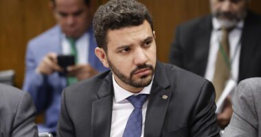 Artigo: Neto Carletto é designado relator de projeto que garante transporte gratuito de bagagem de mão em voos