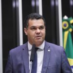 Artigo: Em uma semana, deputado do União Brasil já gastou R$ 621,6 mil em campanha, diz site