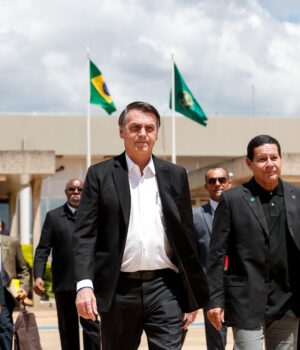 Artigo: MPM da seguimento e Bolsonaro e outros militares podem ser expulsos do Exército, diz site