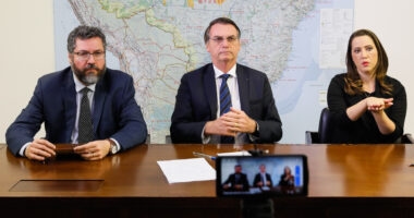 Artigo: Em prisão domiciliar, Bolsonaro pode ser convocado para depor na CPMI do INSS