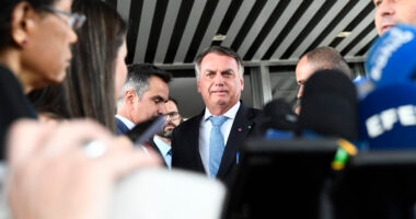 Artigo: O Globo: próximo da Papuda, Bolsonaro diz a aliados que está sendo “perseguido”