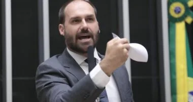 Artigo: Petistas usam slogam de Trump e dizem que Eduardo Bolsonaro “fez Lula grande de novo”