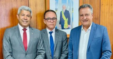 Artigo: Carlista histórico, prefeito de Cairu se reúne com Jerônimo e Rui em Brasília